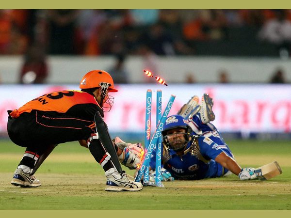 അശ്വിന്‍ എത്ര ബെറ്റര്‍ 