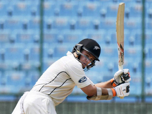 ലാത്തം പിടിച്ചുനിന്നു