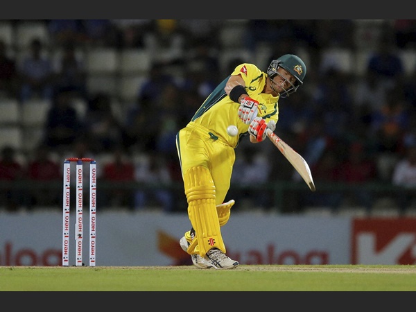 വാര്‍ണര്‍ പൊരുതി 