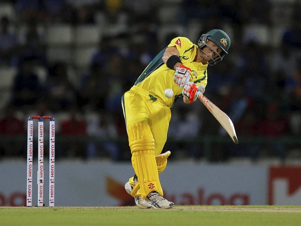 വാര്‍ണറുടെ ഒറ്റയാള്‍ പോരാട്ടം 