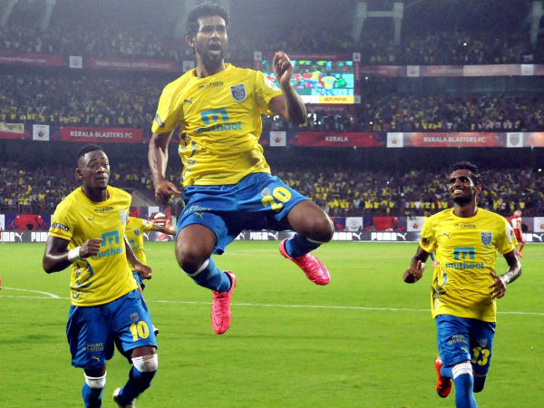 കൊച്ചിയിലെവിടെയും മഞ്ഞക്കൂട്ടം...