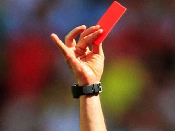 ചുവപ്പ് കാര്‍ഡ്