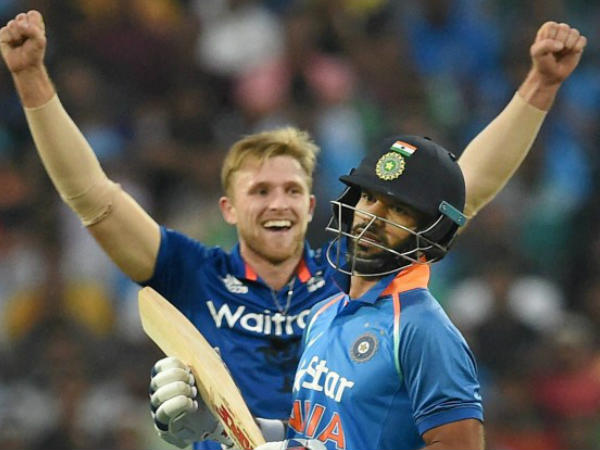 അവസാന ഓവറുകളില്‍ ഇംഗ്ലീഷ് വെടിക്കെട്ട്