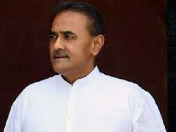 ആദമുമായി പട്ടേല്‍ ചര്‍ച്ച നടത്തി