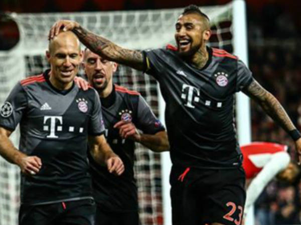  രണ്ടാം പകുതിയില്‍ ചുവപ്പ് കാര്‍ഡ്...