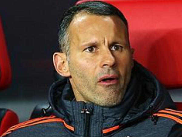 റയന് ഗിഗ്സ് (വിംഗ് അറ്റാക്കര്) റയന് ഗിഗ്സ് (വിംഗ് അറ്റാക്കര്)