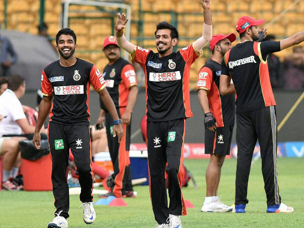 ബൗളിംഗില് വീക്ക് ബൗളിംഗില് വീക്ക്