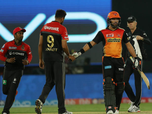  ബാറ്റിംഗ് നിര തകര്‍ത്തു