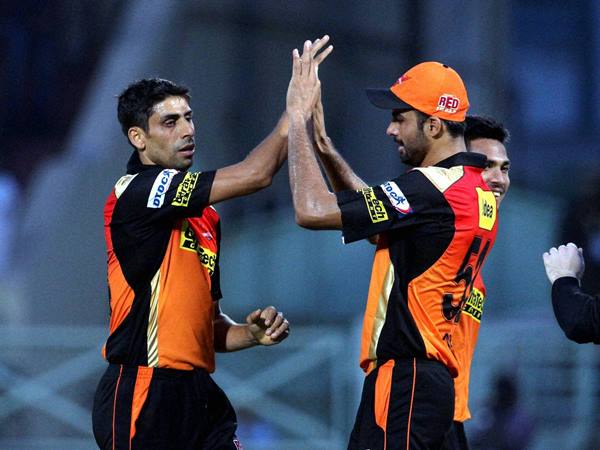 മൂന്ന് ഇടങ്കയ്യന്‍മാരാണ് മുംബൈ നിരയില്‍ ഉള്ളത്. ഓപ്പണര്‍ പാര്‍ഥിവ് പട്ടേല്‍, വണ്‍ഡൗണിലെത്തുന്ന നിതീഷ് റാണ, മധ്യനിരയില്‍ ക്രുനാല്‍ പാണ്ഡ്യ - ഇവര്‍ മൂവരും കട്ടക്ക് കട്ട നിന്ന് കളിച്ചത് കൊണ്ടാണ് രോഹിത് ശര്‍മയും കീരണ്‍ പൊള്ളാര്‍ഡും റണ്ണടിക്കാഞ്ഞിട്ടും മുംബൈ കളി ജയിച്ചത്. പാര്‍ഥിവ് 24 പന്തില്‍ 39, നിതീഷ് 36 പന്തില്‍ 45, ക്രുനാല്‍ 20 പന്തില്‍ 37 - എന്നിങ്ങനെയാണ് ഈ ത്രിമെന്‍ ആര്‍മിയുടെ സ്‌കോറുകള്‍. 