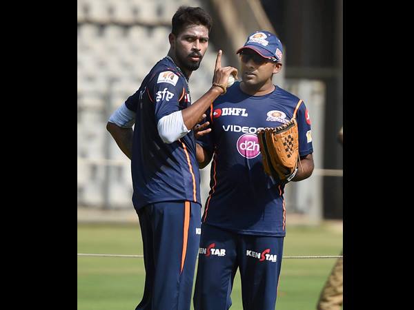 സി ക്രുനാല്‍ ബി ഹര്‍ദീക് 