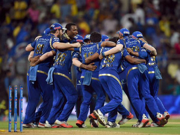 അകത്തും പുറത്തും