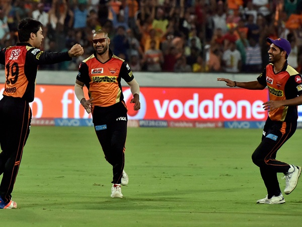  അഫ്ഗാനികൾ പൊളിച്ചു