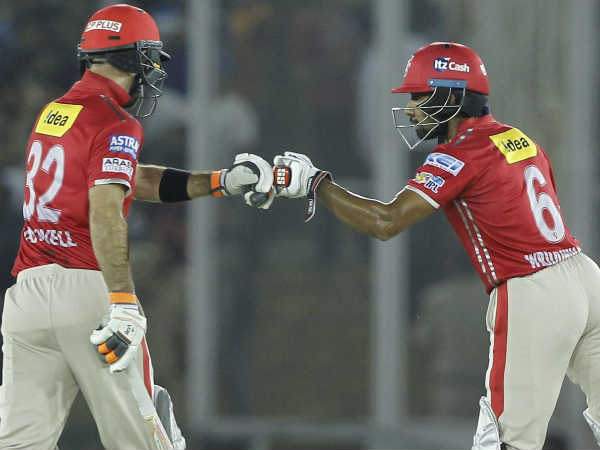 അപവാദമായി മാക്‌സ്‌വെല്‍