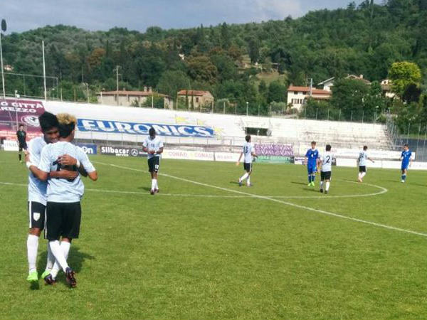 ഗോള്‍ പിറക്കുന്നു...