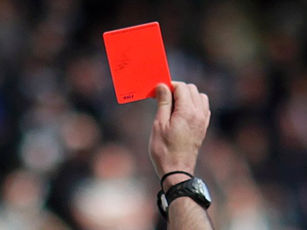 ചുവപ്പ് കാര്‍ഡ്...