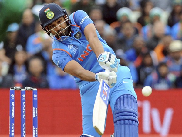 രോഹിത് ശർമ ടോപ് സ്കോറർ