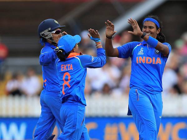 മുഴുവന്‍ ഓവര്‍ തികയ്ക്കാതെ ഇംഗ്ലണ്ട്