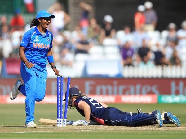 അമ്പമ്പോ എന്തൊരു ഫീല്‍ഡിങ്