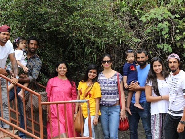 മുഹമ്മദ് ഷമിയും കുടുംബവും