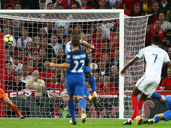 ഇയില്‍ പൊരിഞ്ഞ പോരാട്ടം