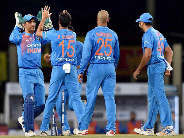 ആറ് ക്ലീൻ ബൗൾഡുകൾ