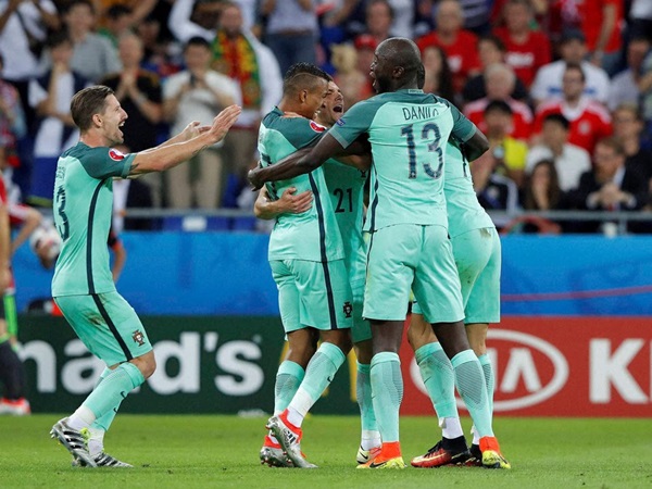 യൂറോപ്പിന്റെ ചാമ്പ്യന്‍മാര്‍ തലയെടുപ്പോടെ...