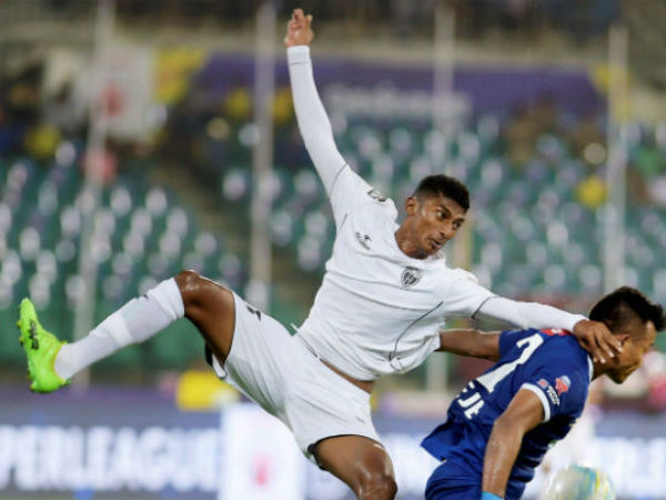 ഗോളിക്ക് പിഴച്ചു, മുംബൈ മുന്നില്‍