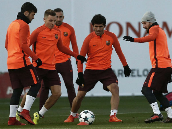 പോരിനു മുമ്പ് വാക്‌പോര്