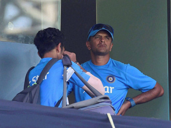 റെക്കോര്‍ഡിനരികെ ഇന്ത്യ