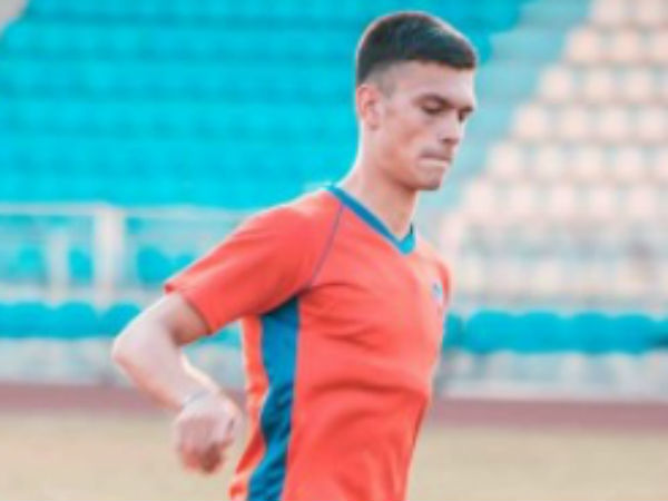 രാജ്യം വിടാന്‍ ആവശ്യപ്പെട്ടു