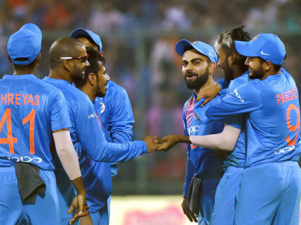 ദക്ഷിണാഫ്രിക്ക തകര്‍ന്നു