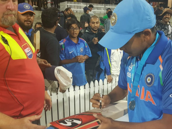 കോലിക്കൊപ്പം പൃഥ്വി