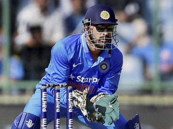 ലോക ക്രിക്കറ്റില്‍ മൂന്നു പേര്‍ മാത്രം