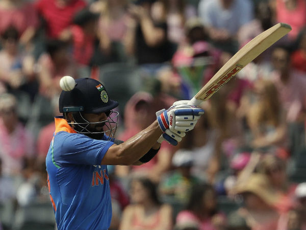 മധ്യനിരയും വാലറ്റവും തകര്‍ന്നു