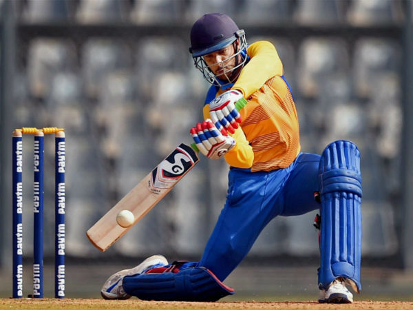 2000 റണ്‍സ് പിന്നിട്ടു