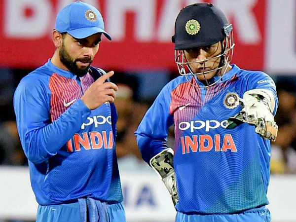 സ്പിന്നിനു മുന്നില് പതറുന്ന ദക്ഷിണാഫ്രിക്ക സ്പിന്നിനു മുന്നില് പതറുന്ന ദക്ഷിണാഫ്രിക്ക