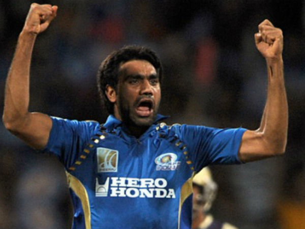 മുനാഫ് പട്ടേല് (23) മുനാഫ് പട്ടേല് (23)