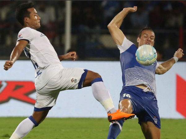 പോരാട്ടം ഇഞ്ചോടിഞ്ച്