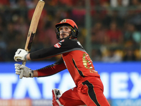 മിന്നിയത് ഡിവില്ലിയേഴ്‌സും ഡികോക്കും