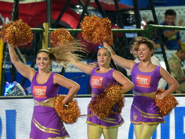 തുടക്കം തകര്‍ച്ചയോടെ