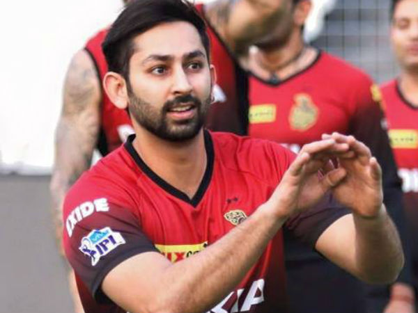 ഇഷാങ്ക് ജഗ്ഗി (കൊല്‍ക്കത്ത)