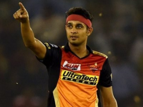 ഒരു സീസണില്‍ ഏറ്റവുമധികം റണ്‍സ് വഴങ്ങി (സിദ്ധാര്‍ഥ് കൗള്‍)