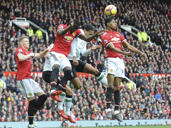 കിരീടനേട്ടത്തില്‍ റെക്കോഡ് പങ്കിടാന്‍ റെഡ്‌ഡെവിള്‍സ്