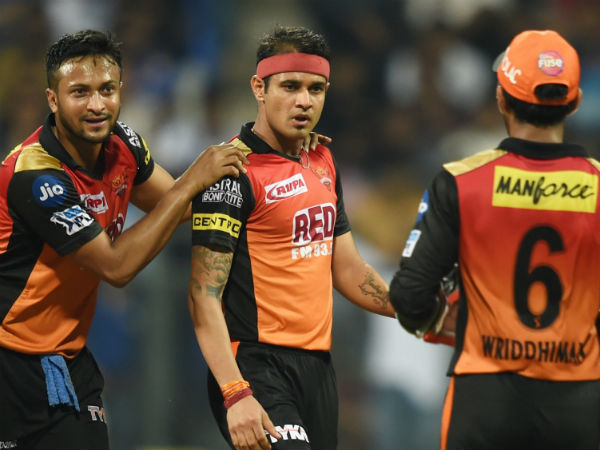  സൂപ്പര്‍ ബൗളിങ്