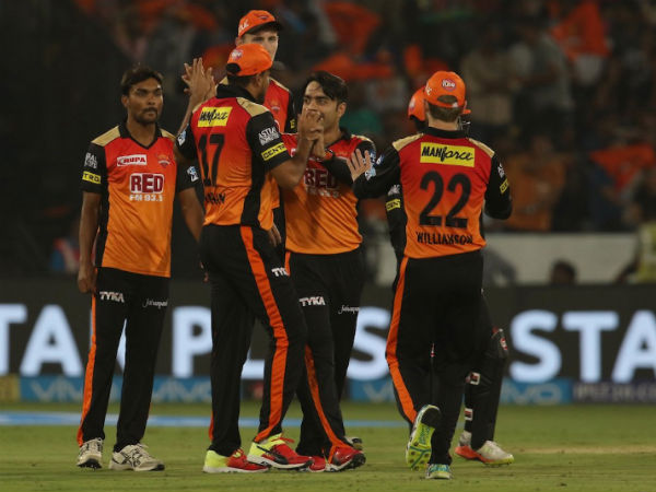 ഡോട്ട് ബോളില്‍ റാഷിദ്, മെയ്ഡനില്‍ എന്‍ഗിഡി