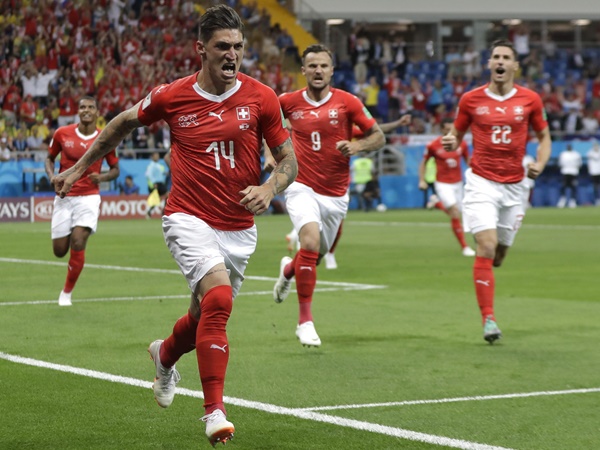 പ്രതിരോധത്തിലേക്ക് വലിഞ്ഞ് ബ്രസീല്‍; അവസരം മുതലെടുത്ത് സ്വിസ്