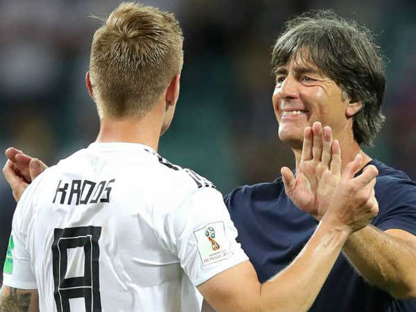 മാനുവല്‍ ന്യൂയറെന്ന മഹാദ്ഭുതം 