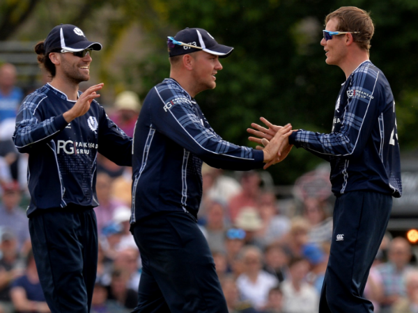 മൂന്നു വിക്കറ്റുമായി വാറ്റ്