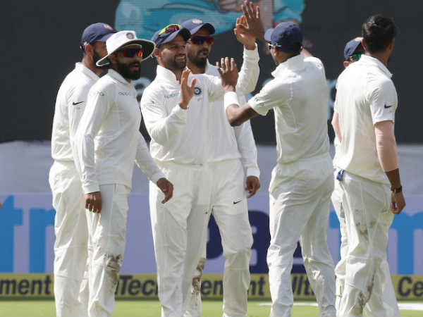  ശാസ്ത്രിക്കു പിന്നില്‍ ഉമേഷ്