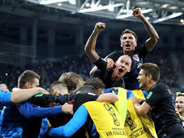  പെണ്‍കുട്ടികളെപ്പോലെ കരഞ്ഞു